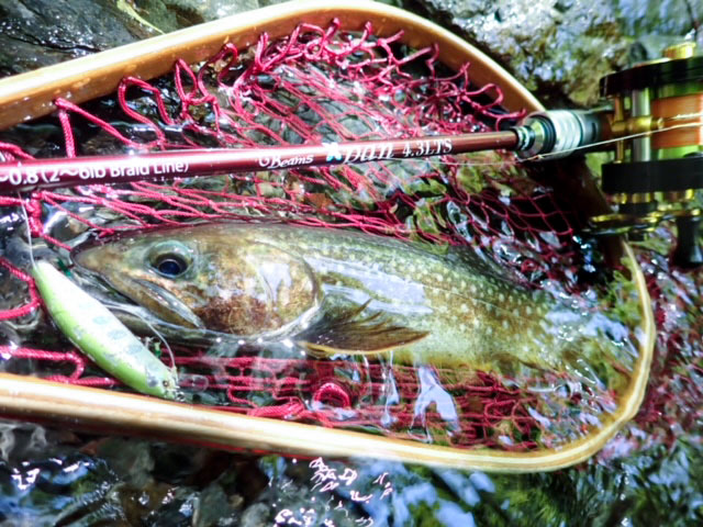 【Fishmanブログ】 渓流釣りには欠かせない相棒 Beams Xpan4.3LTS